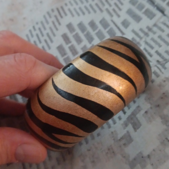 Animal Print Bangle Bracelet - Picture 3 of 4